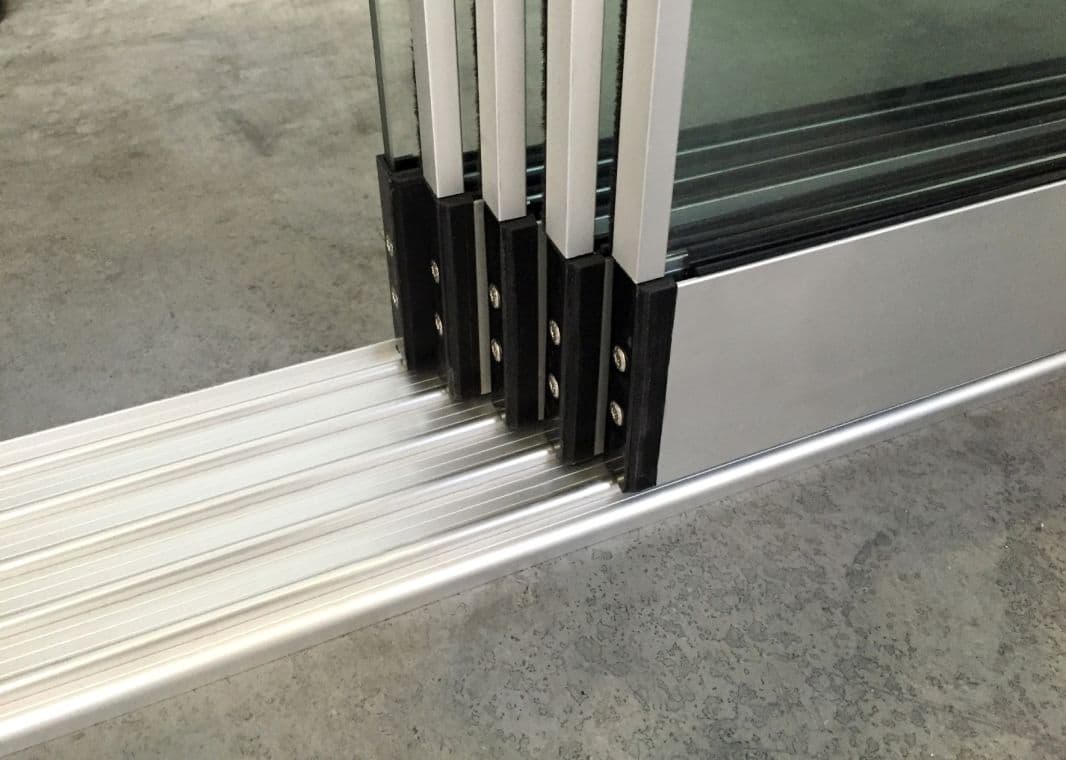 Greenline Glasschiebewand (5 spurig) - 02 greenline schiebewand aluminium 5spurig verasol 1 - gl-gsw-5sp-5000-ev1